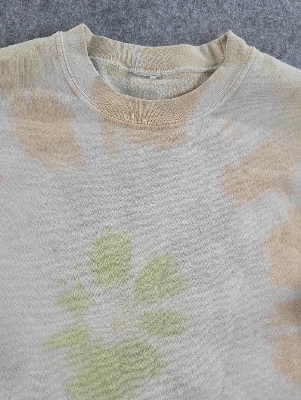 Women's XL Classic Tie-Dye Crewneck Sweatshirt in Pastel Green and Beige - Picture 3 of 6